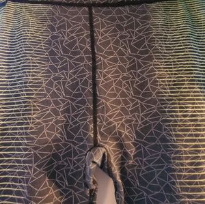 Black And green geometric Capri leggings